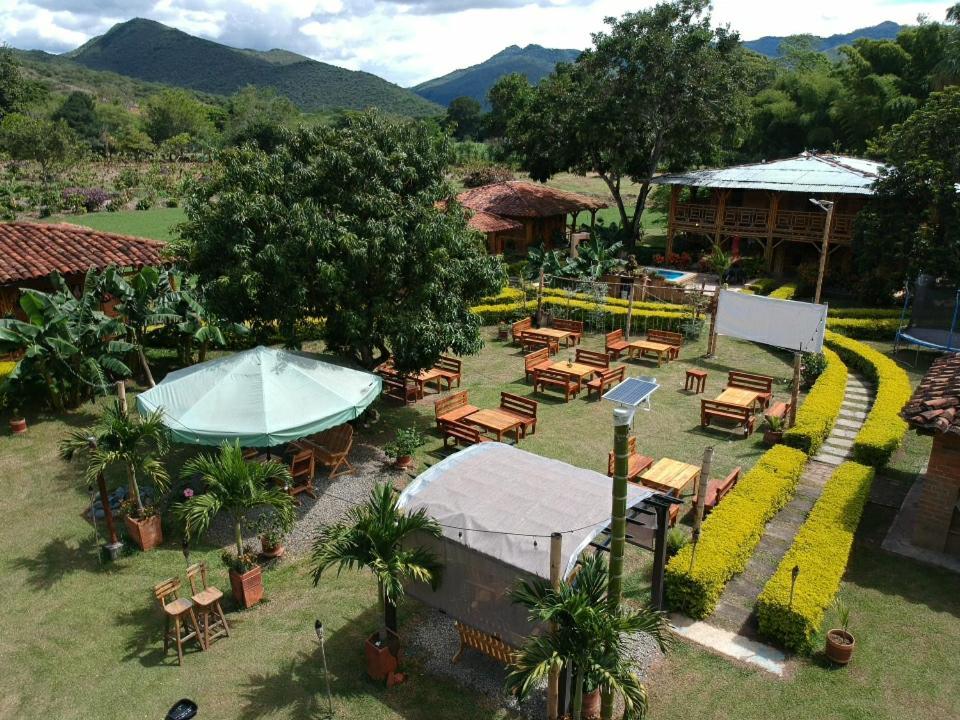 Hotel Campestre Campos Verdes Roldanillo ภายนอก รูปภาพ