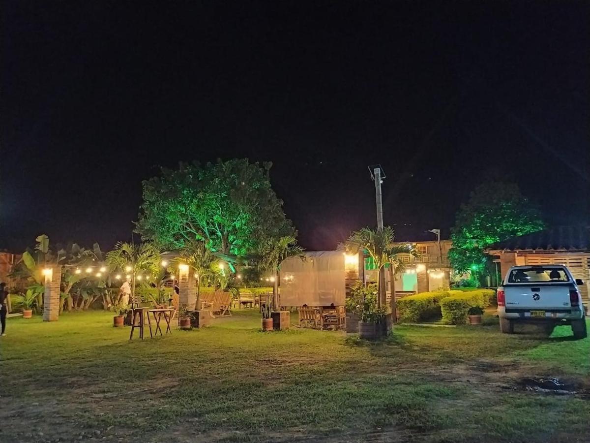 Hotel Campestre Campos Verdes Roldanillo ภายนอก รูปภาพ